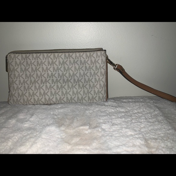 Michael Kors Wristlet - Picture 2 of 2